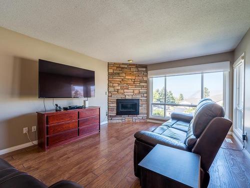 9-2630 Nechako Drive, Kamloops, BC - Indoor Photo Showing Living Room With Fireplace