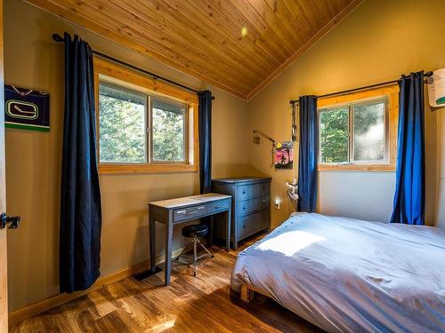 3381 Mcgregor Road, Kamloops, BC - Indoor Photo Showing Bedroom