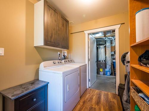 3381 Mcgregor Road, Kamloops, BC - Indoor Photo Showing Laundry Room