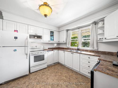 2166 Victoria St, Innisfil, ON - Indoor Photo Showing Kitchen With Double Sink