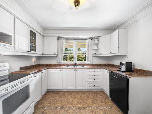 2166 Victoria St, Innisfil, ON - Indoor Photo Showing Kitchen With Double Sink