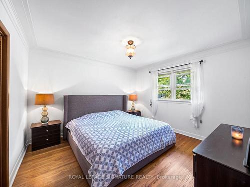 2166 Victoria St, Innisfil, ON - Indoor Photo Showing Bedroom