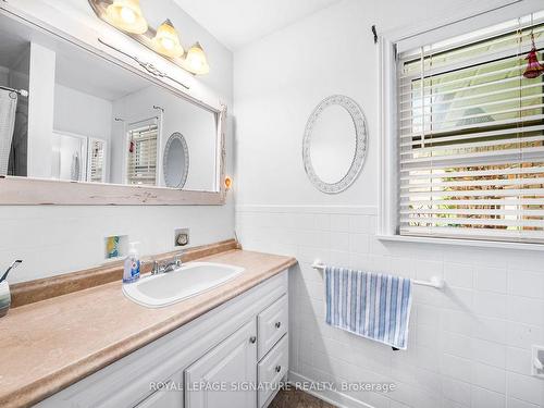 2166 Victoria St, Innisfil, ON - Indoor Photo Showing Bathroom