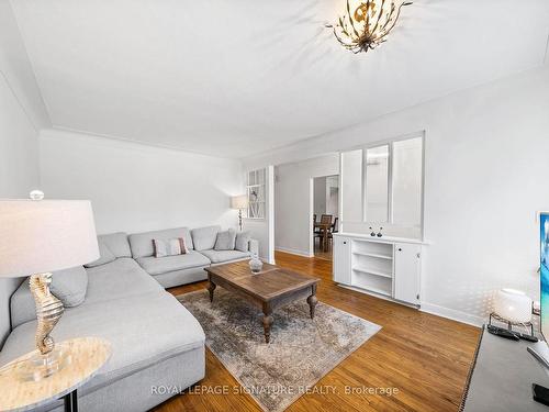 2166 Victoria St, Innisfil, ON - Indoor Photo Showing Living Room