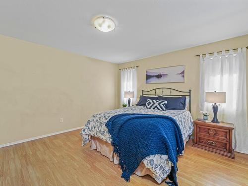 1937 Gloaming Drive, Kamloops, BC - Indoor Photo Showing Bedroom