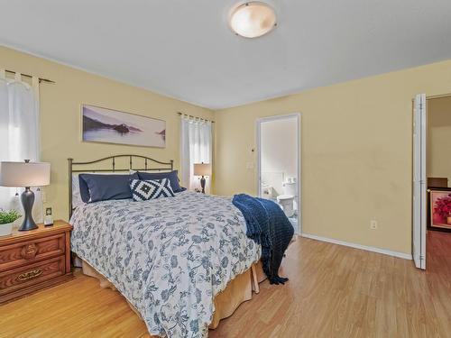 1937 Gloaming Drive, Kamloops, BC - Indoor Photo Showing Bedroom