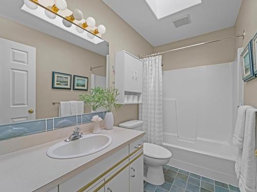 1937 Gloaming Drive, Kamloops, BC - Indoor Photo Showing Bathroom