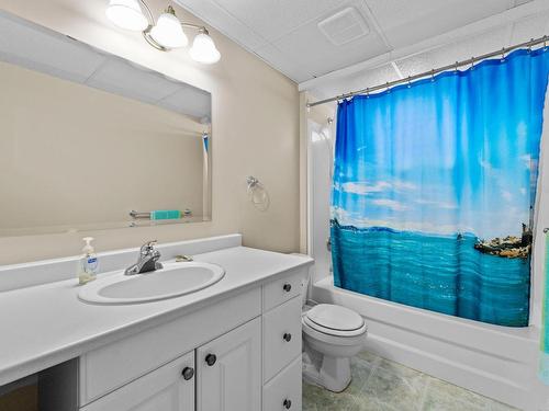 1937 Gloaming Drive, Kamloops, BC - Indoor Photo Showing Bathroom