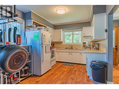 710 Spokane  Street, Trail, BC - Indoor Photo Showing Kitchen