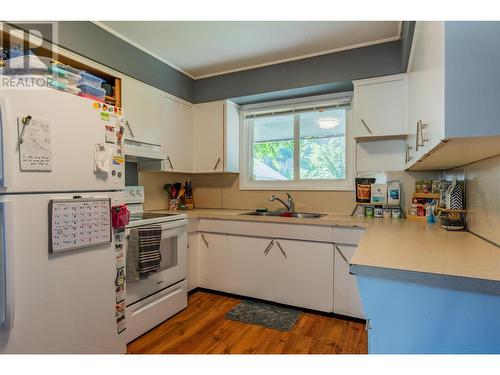 710 Spokane  Street, Trail, BC - Indoor Photo Showing Kitchen With Double Sink