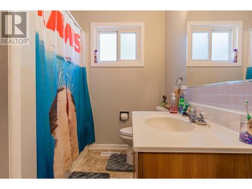 710 Spokane  Street, Trail, BC - Indoor Photo Showing Bathroom