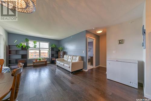 324 1545 Neville Drive, Regina, SK - Indoor Photo Showing Living Room