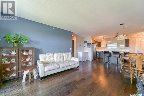 324 1545 Neville Drive, Regina, SK - Indoor Photo Showing Living Room