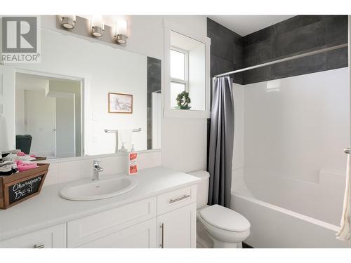 1436 Tower Ranch Drive, Kelowna, BC - Indoor Photo Showing Bathroom