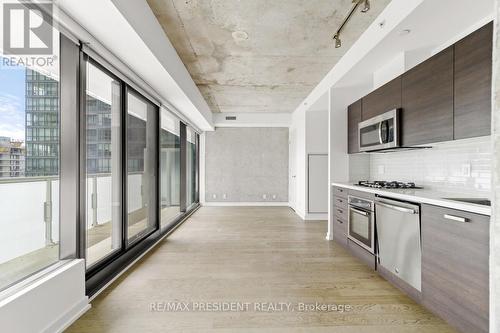 2301 - 11 Charlotte Street, Toronto (Waterfront Communities), ON - Indoor Photo Showing Kitchen With Upgraded Kitchen