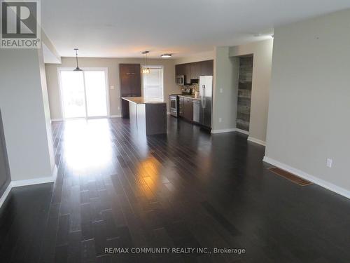 4 - 91 Coughlin Road, Barrie (Holly), ON - Indoor Photo Showing Living Room