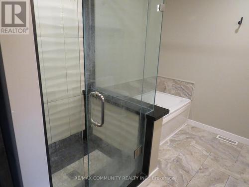 4 - 91 Coughlin Road, Barrie (Holly), ON - Indoor Photo Showing Bathroom