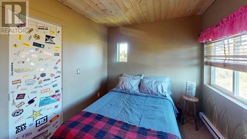 7126 93 Mile Loop Road, 100 Mile House, BC - Indoor Photo Showing Bedroom