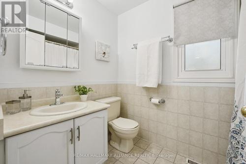 179 Romain Crescent, Oakville (College Park), ON - Indoor Photo Showing Bathroom