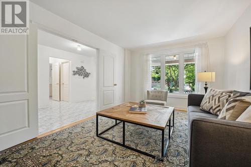 179 Romain Crescent, Oakville (College Park), ON - Indoor Photo Showing Living Room