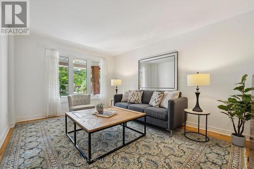 179 Romain Crescent, Oakville (College Park), ON - Indoor Photo Showing Living Room