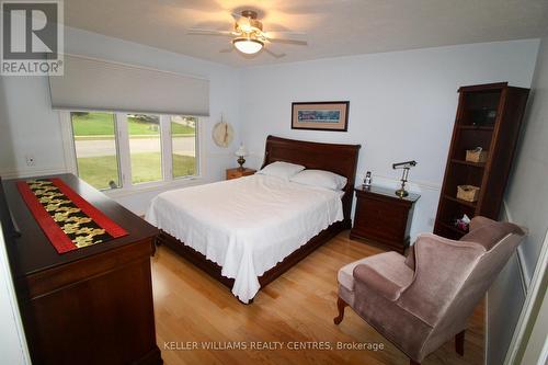 290 2Nd Avenue, Hanover, ON - Indoor Photo Showing Bedroom