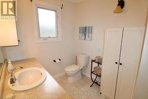 290 2Nd Avenue, Hanover, ON - Indoor Photo Showing Bathroom