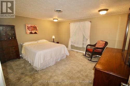 290 2Nd Avenue, Hanover, ON - Indoor Photo Showing Bedroom