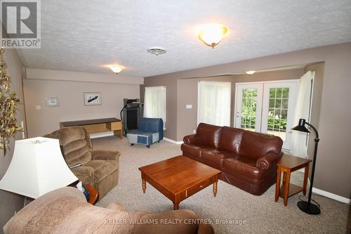 290 2Nd Avenue, Hanover, ON - Indoor Photo Showing Living Room