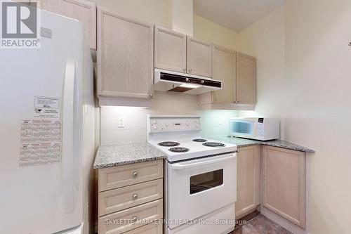 510 - 1 Leaside Park Drive, Toronto (Thorncliffe Park), ON - Indoor Photo Showing Kitchen