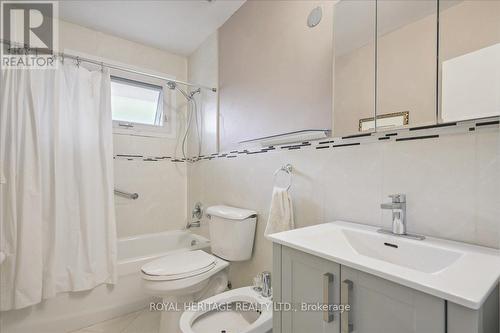 26 Oakridge Drive, Toronto (Cliffcrest), ON - Indoor Photo Showing Bathroom