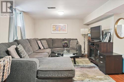 26 Oakridge Drive, Toronto (Cliffcrest), ON - Indoor Photo Showing Living Room