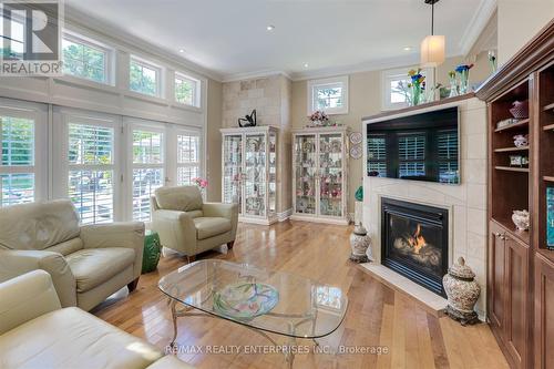 1522 Glenhill Crescent, Mississauga, ON - Indoor Photo Showing Living Room With Fireplace