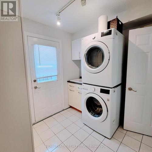 361 Chambers Crescent, Newmarket, ON - Indoor Photo Showing Laundry Room