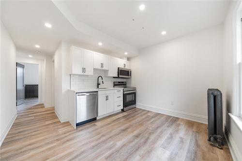 132 Holton Avenue S, Hamilton, ON - Indoor Photo Showing Kitchen