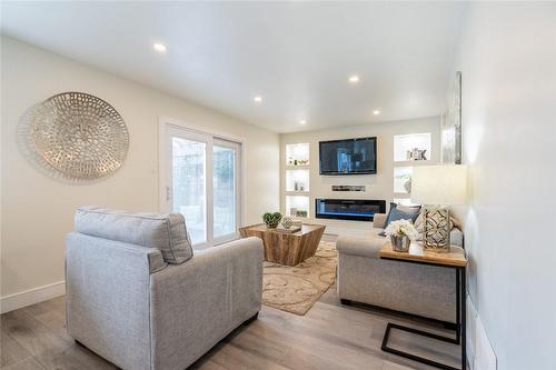 Family Room - 2059 Deer Run Avenue, Burlington, ON - Indoor Photo Showing Living Room