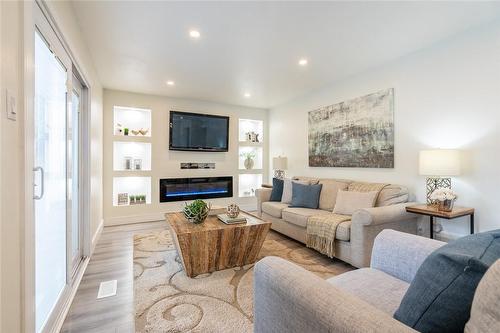 Family Room - 2059 Deer Run Avenue, Burlington, ON - Indoor Photo Showing Living Room