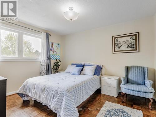 12 Blackforest Drive, Richmond Hill, ON - Indoor Photo Showing Bedroom