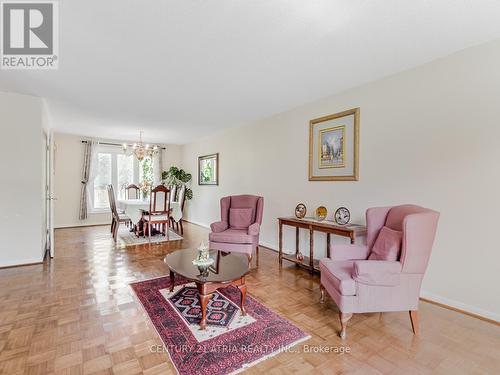 12 Blackforest Drive, Richmond Hill, ON - Indoor Photo Showing Living Room