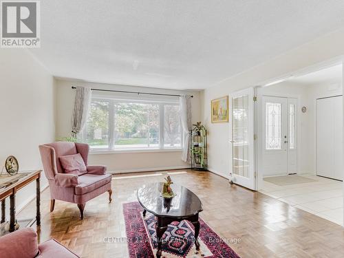 12 Blackforest Drive, Richmond Hill, ON - Indoor Photo Showing Living Room