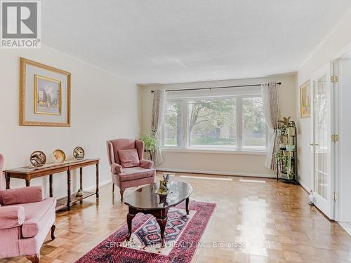 12 Blackforest Drive, Richmond Hill, ON - Indoor Photo Showing Living Room