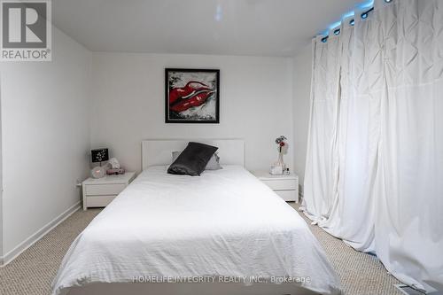 17 - 246 Tupper Boulevard, New Tecumseth, ON - Indoor Photo Showing Bedroom