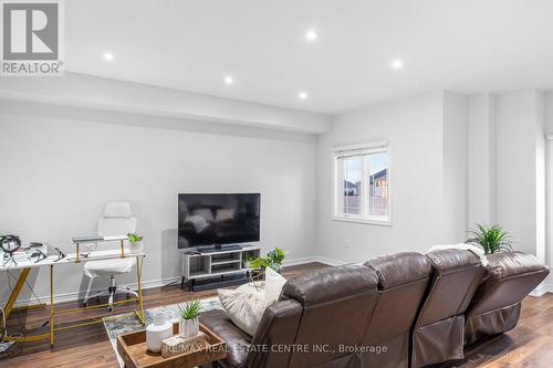 49 Crossings Way, Hamilton (Rymal), ON - Indoor Photo Showing Living Room