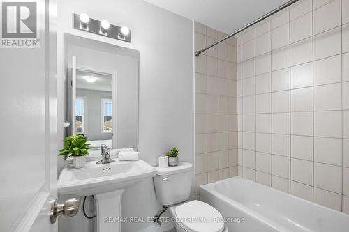 49 Crossings Way, Hamilton (Rymal), ON - Indoor Photo Showing Bathroom