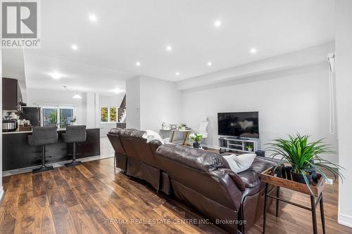 49 Crossings Way, Hamilton, ON - Indoor Photo Showing Living Room