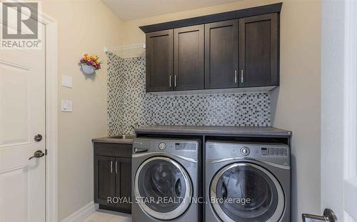 1025 Gleneagle Trail, London, ON - Indoor Photo Showing Laundry Room