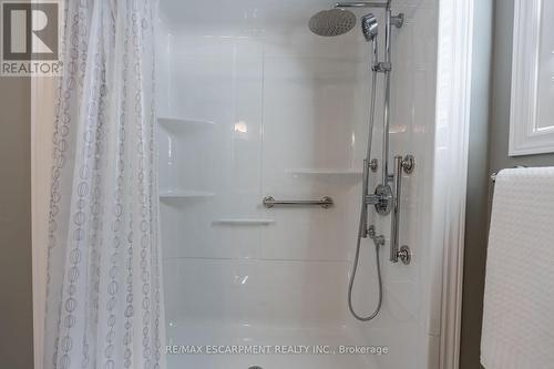 1 Meadowlea Court, Haldimand, ON - Indoor Photo Showing Bathroom