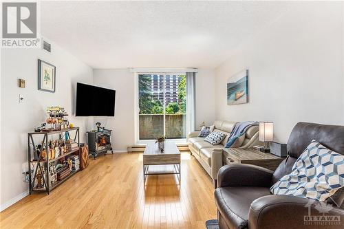 1705 Playfair Drive S Unit#109, Ottawa, ON - Indoor Photo Showing Living Room