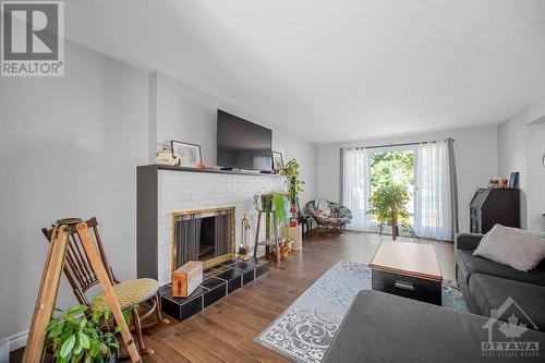 34 Lindhurst Crescent, Ottawa, ON - Indoor Photo Showing Living Room With Fireplace