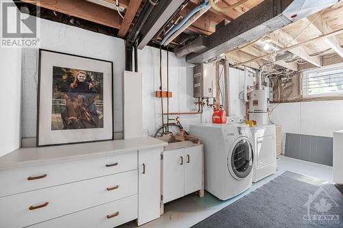 34 Lindhurst Crescent, Ottawa, ON - Indoor Photo Showing Laundry Room